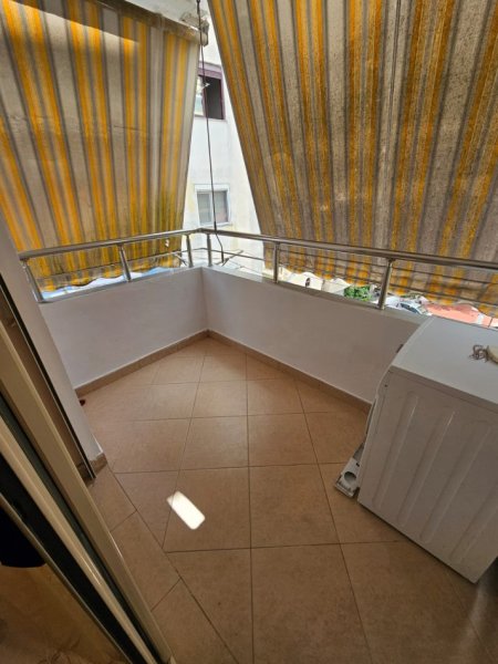 Tirane, shitet apartament 2+1+Ballkon , 91 m² 120.000 € (Fresk)
