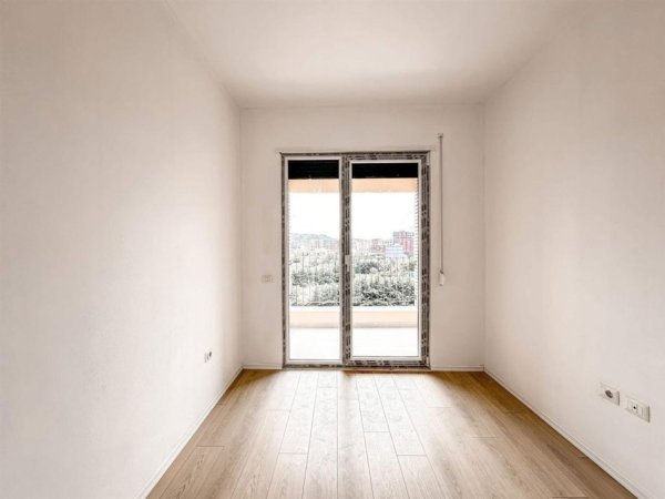 Tirane, shitet apartament 3+1 Kati 5, 150 m² 230.000 € (FUSHA AVIACIONIT)