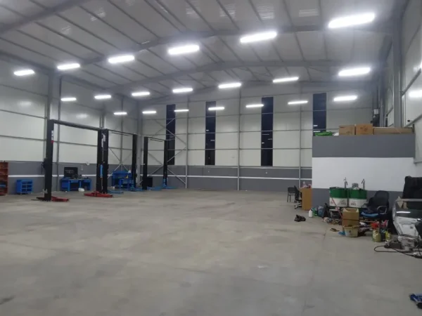 Shqiperi, jepet me qera magazine Kati 0, 550 m² 3.000 € (Rruga Industriale)