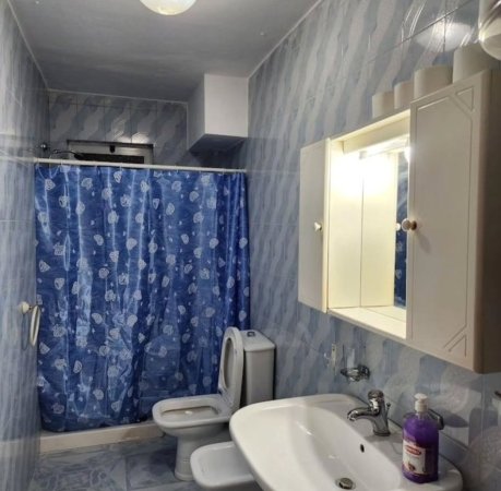 Tirane, jepet me qera 1+1+Aneks+Ballkon Kati 2, 61 m² 500 € (Rruga 4 Dëshmorët ( Pranë Kompleksit Halili ))