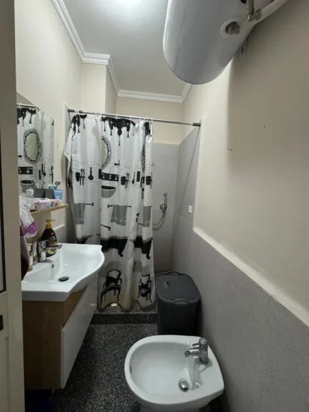 Durres, jepet me qera apartament 2+1+Aneks+Ballkon Kati 4, 100 m² 400 € (Qender, Durres)