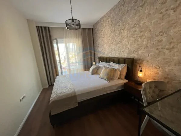 Tirane, shitet apartament 1+1+Ballkon Kati 10, 71 m² (rruga e barrikadave)
