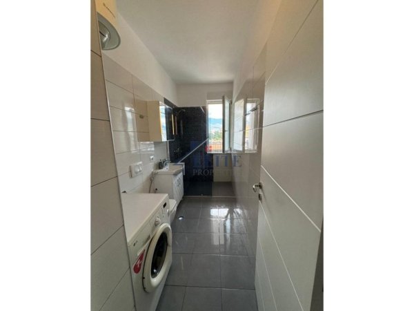 Tirane, jepet me qera apartament 2+1+Ballkon Kati 5, 95 m² 800 € (21 Dhjetori)
