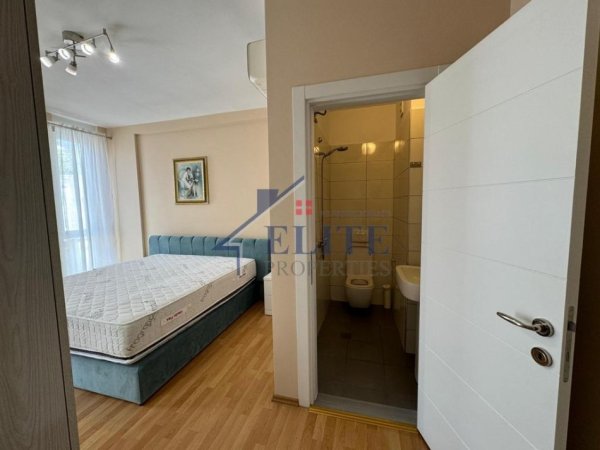 Tirane, jepet me qera apartament 2+1+Ballkon Kati 5, 95 m² 800 € (21 Dhjetori)