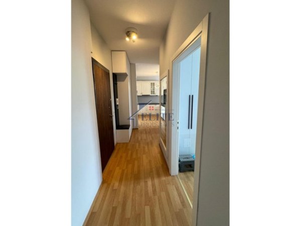 Tirane, jepet me qera apartament 2+1+Ballkon Kati 5, 95 m² 800 € (21 Dhjetori)