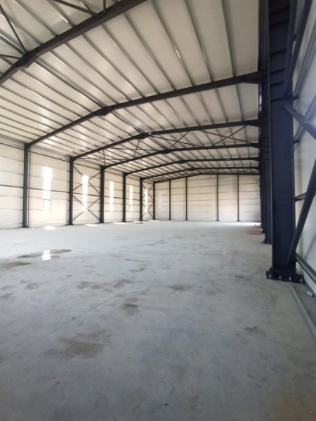 Tirane, jepet me qera magazine , 1.075 m² 5.000 € (Autostrada Tirane Durres)