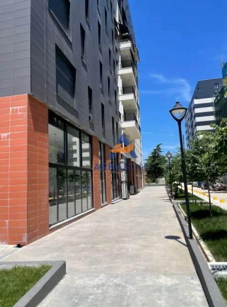Tirane, jepet me qera ambjent biznesi Kati 0, 85 m² 1.200 € (FIORI DI BOSCO)