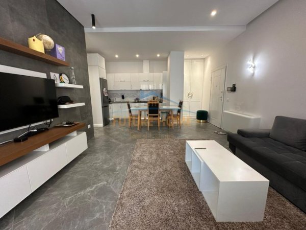 Tirane, jepet me qera apartament 2+1+Ballkon Kati 5, 1.300 € (Kompleksi Deliorgji)