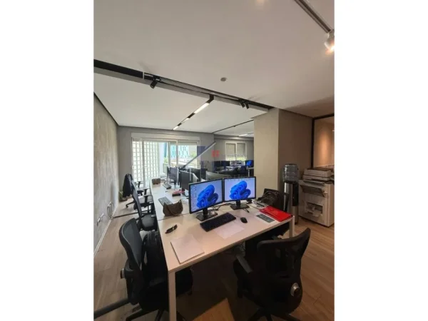 Tirane, jepet me qera zyre Kati 2, 110 m² 1.000 € (Sami Frasheri)