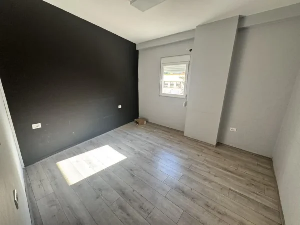 TE MYSLYM SHYRI JAPIM ME QERA 2 APART NGA 1+1 PER ZYRE DHE/OSE BANIM, 500 Euro/secili