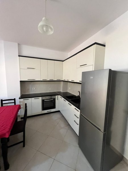 Tirane, jepet me qera apartament 1+1+Ballkon Kati 1, 70 m² 450 € (kodra e diellit)