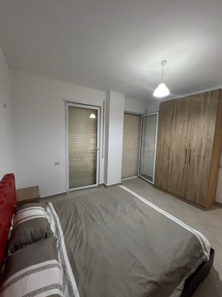 Tirane, jepet me qera apartament 1+1+Ballkon Kati 1, 70 m² 450 € (kodra e diellit)