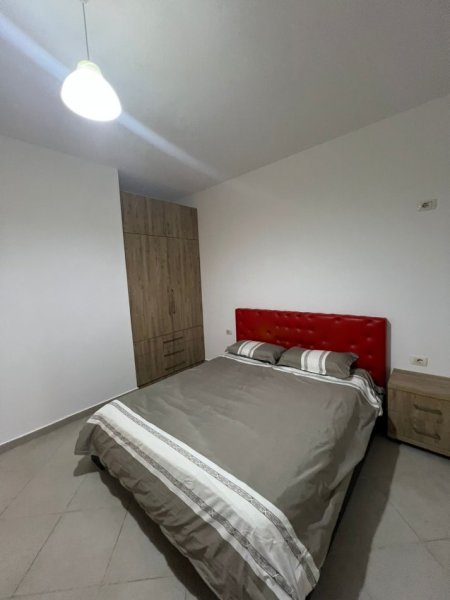 Tirane, jepet me qera apartament 1+1+Ballkon Kati 1, 70 m² 450 € (kodra e diellit)