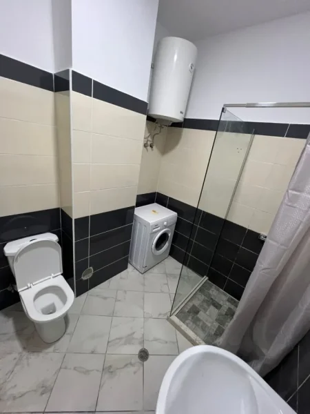 Tirane, jepet me qera apartament 1+1+Ballkon Kati 1, 70 m² 450 € (kodra e diellit)