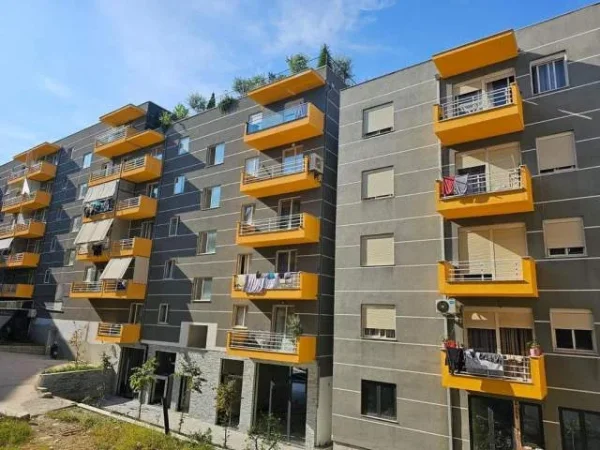 Tirane, shitet apartament 1+1+Ballkon Kati 4, 63 m² 83.000 € (Rruga Aleksandër Konda, Fresk)