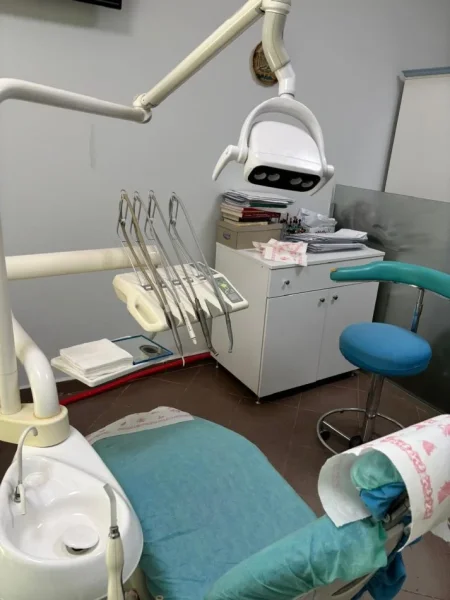 Tirane, Shitet paisje dentare firma Jessy Italiane