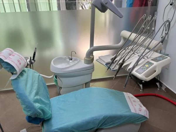 Tirane, Shitet paisje dentare firma Jessy Italiane