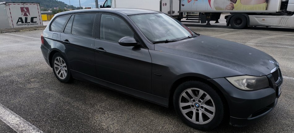 Tirane, shes makine Bmw 318D Nafte, gri e erret manuale Klima 248.000 km 2.500 €