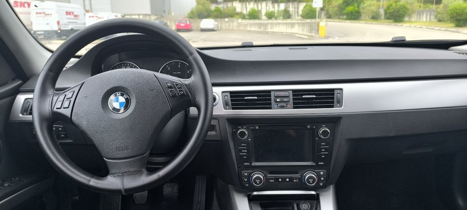 Tirane, shes makine Bmw 318D Nafte, gri e erret manuale Klima 248.000 km 2.500 €