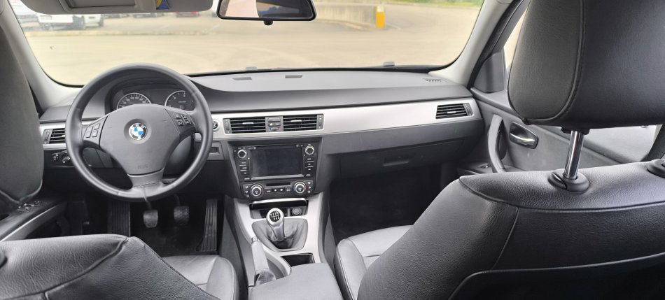 Tirane, shes makine Bmw 318D Nafte, gri e erret manuale Klima 248.000 km 2.500 €