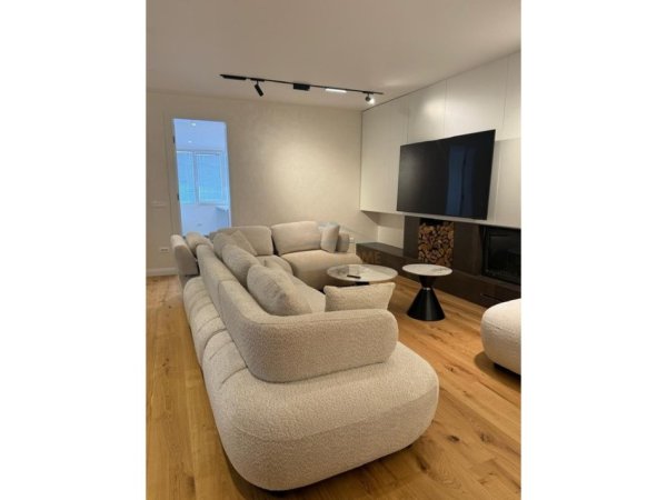 Tirane, shitet apartament 3+1 Kati 5, 300 m² 700.000 € (Liqeni i Thate)