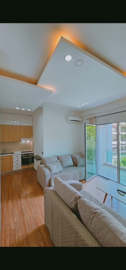 Tirane, jepet me qera apartament 1+1+Ballkon Kati 2, 450 m² 450 € (Liqeni i Thatë)