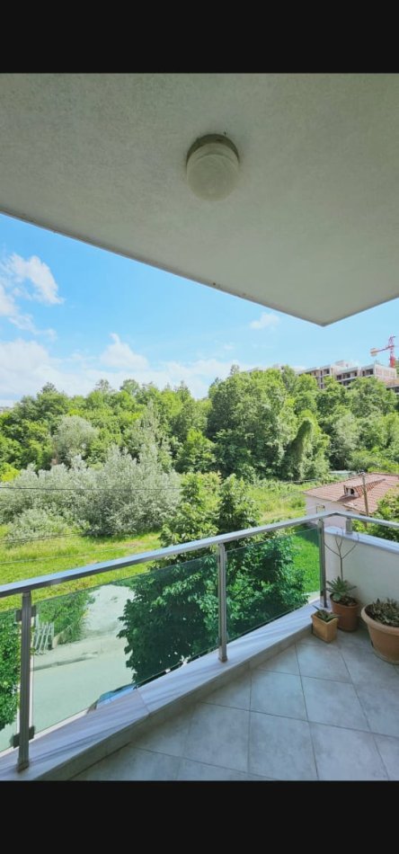 Tirane, jepet me qera apartament 1+1+Ballkon Kati 2, 450 m² 450 € (Liqeni i Thatë)
