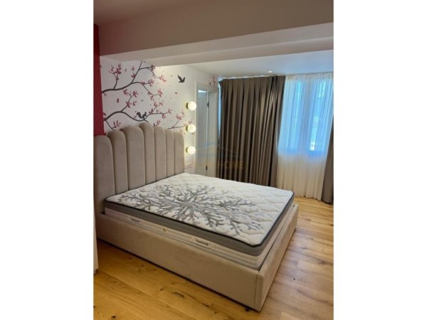 Tirane, shitet apartament 3+1+Ballkon Kati 5, 300 m² 700.000 € (LIQENI I THATE)