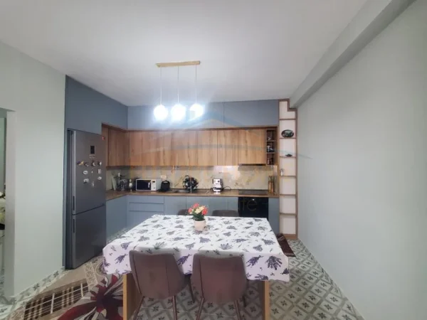 Tirane, shitet apartament 2+1 Kati 1, 100 m² 112.000 € (Fresk)