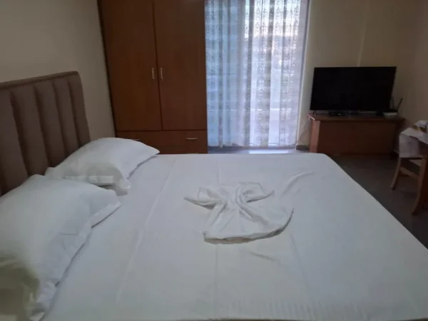 Vlore, garsonier LUNGOMARE, oferte 2500 leke nata