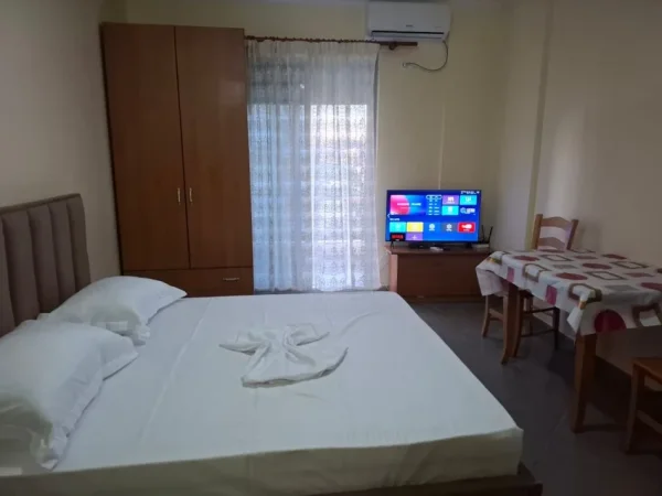 Vlore, garsonier LUNGOMARE, oferte 2500 leke nata