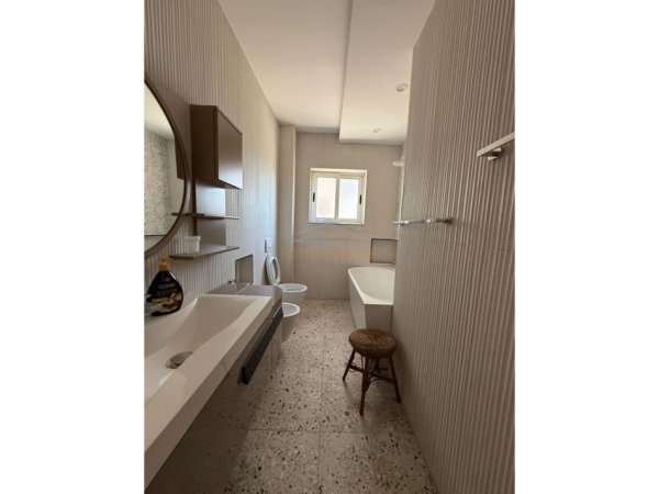 Tirane, shitet apartament 3+1 Kati 6, 145 m² 400.000 € (Rruga Reshit Collaku)