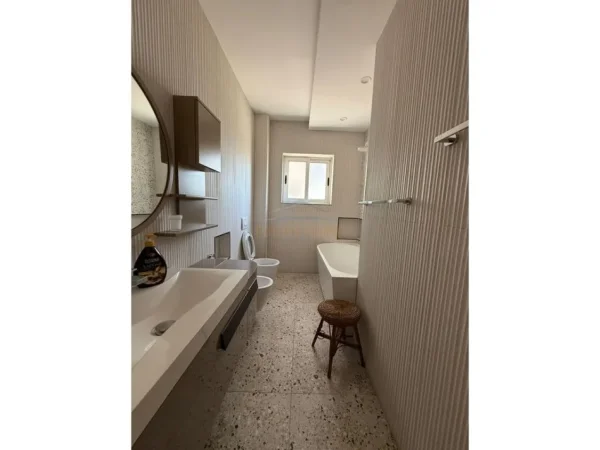 Tirane, shitet apartament 3+1 Kati 6, 145 m² 400.000 € (Rruga Reshit Collaku)