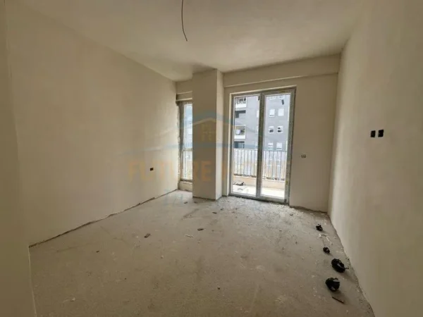 Tirane, shitet apartament duplex 1+1+Ballkon Kati 2, 73 m² 200.000 € (Komuna e Parisit)