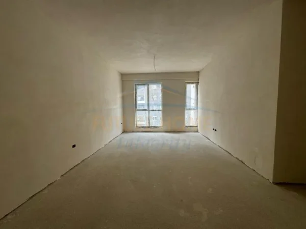 Tirane, shitet apartament duplex 1+1+Ballkon Kati 2, 73 m² 200.000 € (Komuna e Parisit)