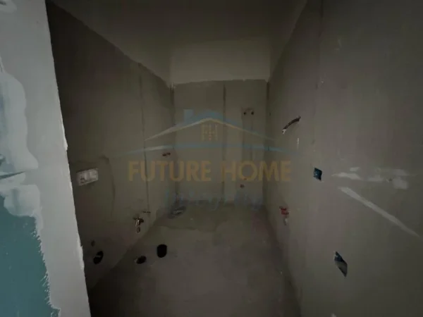 Tirane, shitet apartament duplex 1+1+Ballkon Kati 2, 73 m² 200.000 € (Komuna e Parisit)