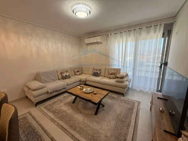 Tirane, jepet me qera apartament 2+1+Ballkon Kati 2, 100 m² 450 € (Autostrada Tirane-Durres , Mzeze)