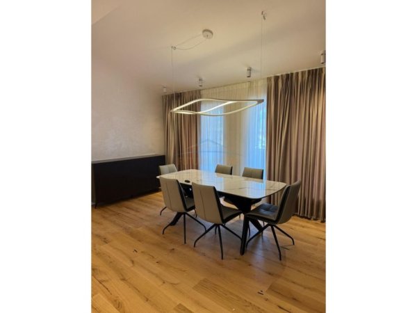 Tirane, shitet apartament Dublex Kati 5, 300 m² 700.000 € (Liqeni i Thate)