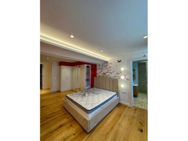 Tirane, shitet apartament Dublex Kati 5, 300 m² 700.000 € (Liqeni i Thate)