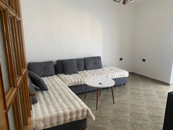 Tirane, shes apartament 2+1+Ballkon Kati 4, 56 m² 131.600 € (Rr Zonja Curre)