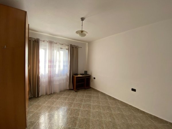 Tirane, shes apartament 2+1+Ballkon Kati 4, 56 m² 131.600 € (Rr Zonja Curre)
