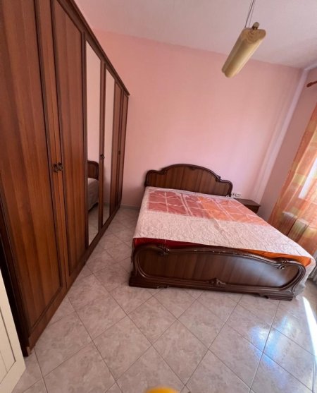 Tirane, jepet me qera Vile 4+1+Aneks+Ballkon Kati 3, 250 m² 1.500 € (Rruga Gjon Buzuku)