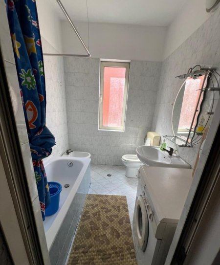 Tirane, jepet me qera Vile 4+1+Aneks+Ballkon Kati 3, 250 m² 1.500 € (Rruga Gjon Buzuku)