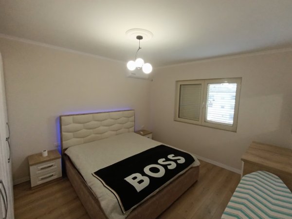 Tirane, jepet me qera apartament 1+1+Aneks+Ballkon Kati 4, 70 m² 451 € (Allias Pran Spitalit Nen Tereza)