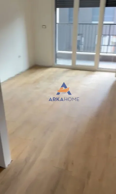 Tirane, jepet me qera ambjent biznesi , 60 m² 550 € 