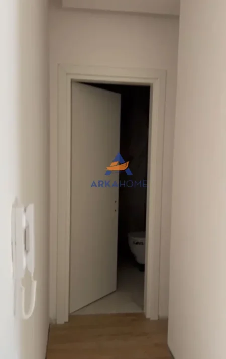 Tirane, jepet me qera ambjent biznesi , 60 m² 550 € 