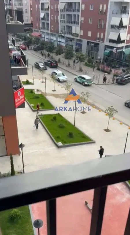 Tirane, jepet me qera ambjent biznesi , 60 m² 550 € 