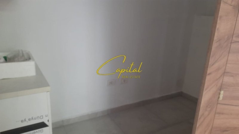 Tirane, jepet me qera dyqan Kati 0, 35 m² 400 € 