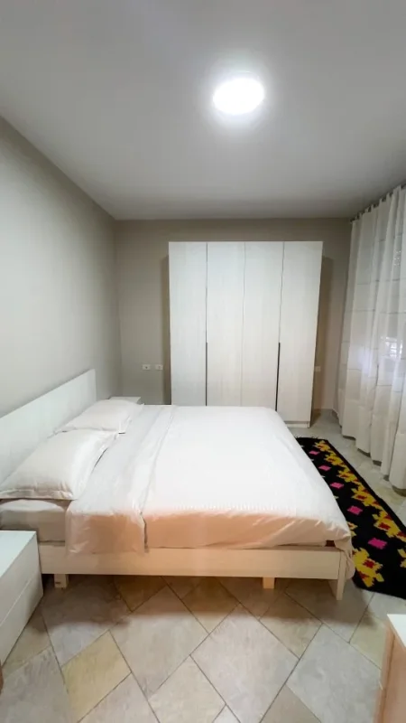 Tirane, jepet me qera  ne Qender apartament 1+1+Ballkon Kati 15, 60 m² 550  € (Kostandin Kristoforidhi)