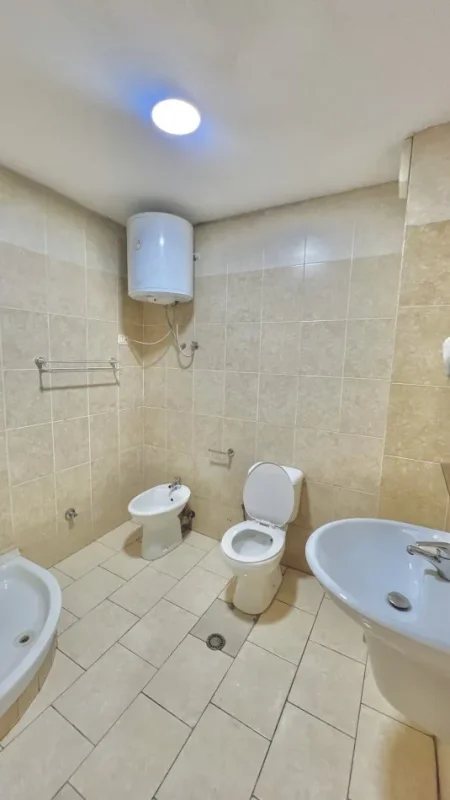Tirane, jepet me qera  ne Qender apartament 1+1+Ballkon Kati 15, 60 m² 550  € (Kostandin Kristoforidhi)